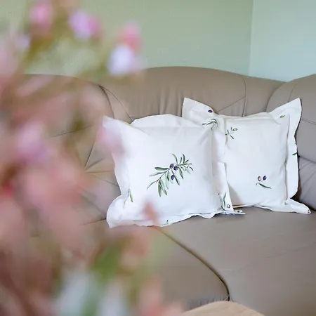 Niwaki Apartment *